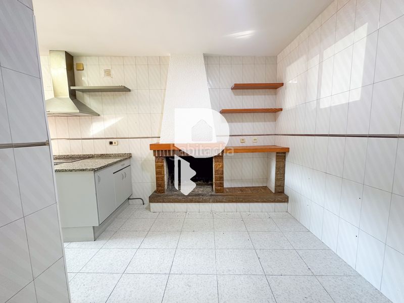 Foto e65f0262-a7ed-4b49-be05-2351bb915d9d. Casa amb xemeneia a Olesa de Bonesvalls
