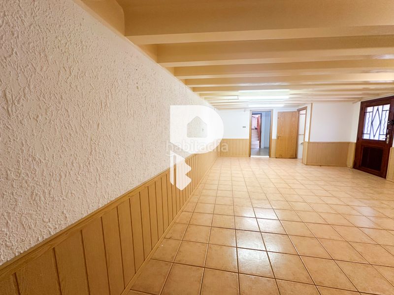 Foto edc2ba37-4613-48b4-93a4-43cabd6776ef. Casa amb xemeneia a Olesa de Bonesvalls