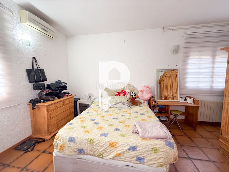 Foto ad6cf6fb-e78b-41d0-a518-2941a3bf650c. Casa amb xemeneia calefacció aparcament piscina a Sant Esteve Sesrovires