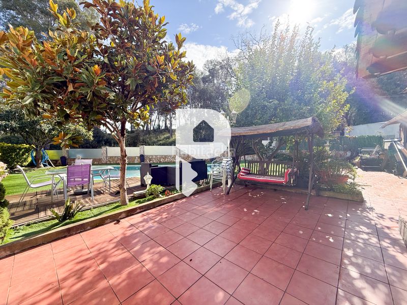 Foto af9a3134-f5b7-47b9-b755-1fe3e30e56ec. Casa amb xemeneia calefacció aparcament piscina a Sant Esteve Sesrovires