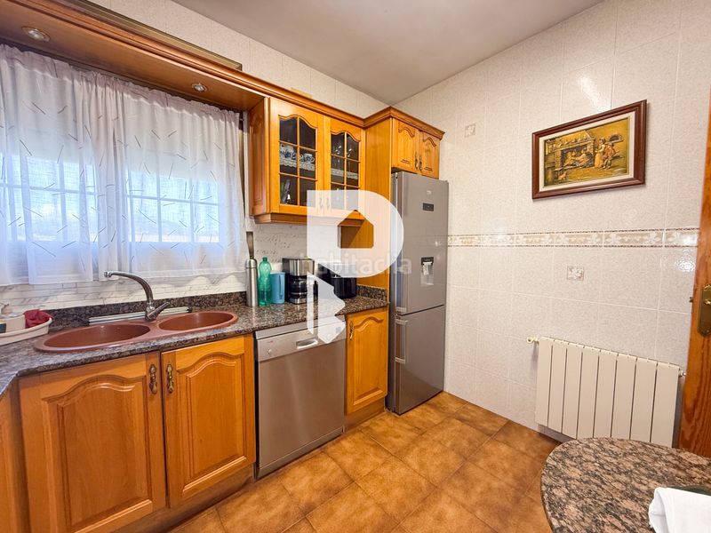 Foto ee8770a5-9633-47bd-8e80-24dd85c429ee. Casa amb xemeneia calefacció aparcament piscina a Sant Esteve Sesrovires