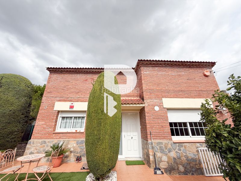 Foto 014e6616-37cc-46d3-b0d0-957edf4fe9f1. Casa amb calefacció aparcament piscina a Can Rial Esparreguera