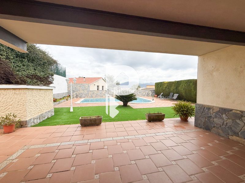 Foto 12a7e4bd-d1bf-4abd-8ab3-a6b4a9f28753. Casa amb calefacció aparcament piscina a Can Rial Esparreguera