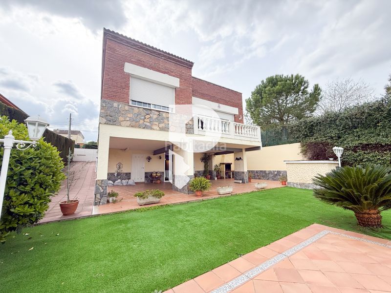 Foto 7edf1f6e-906c-46e5-b3d3-6d7931535d58. Casa amb calefacció aparcament piscina a Can Rial Esparreguera