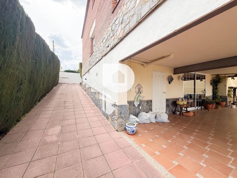 Foto cf7e316f-4b58-4f6b-8b78-ece0abf43e3e. Casa amb calefacció aparcament piscina a Can Rial Esparreguera