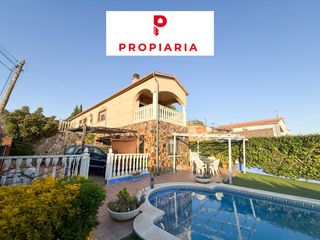 Casa en Sant Esteve Sesrovires. Exclusiva vivienda con piscina en sant esteve sesrovires