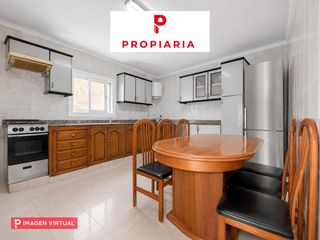 Casa a Carrer huelva 7. Casa con amplias estancias y muchas posibilidades
