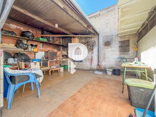 Casa a Carrer huelva 7. Casa con amplias estancias y muchas posibilidades