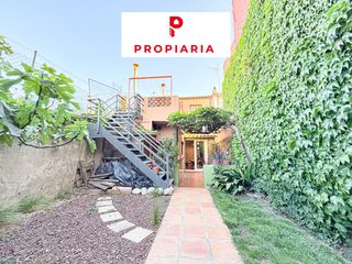 Casa adossada  Carrer pere cuyàs i font 32. Acogedora casa con jardin en el centro