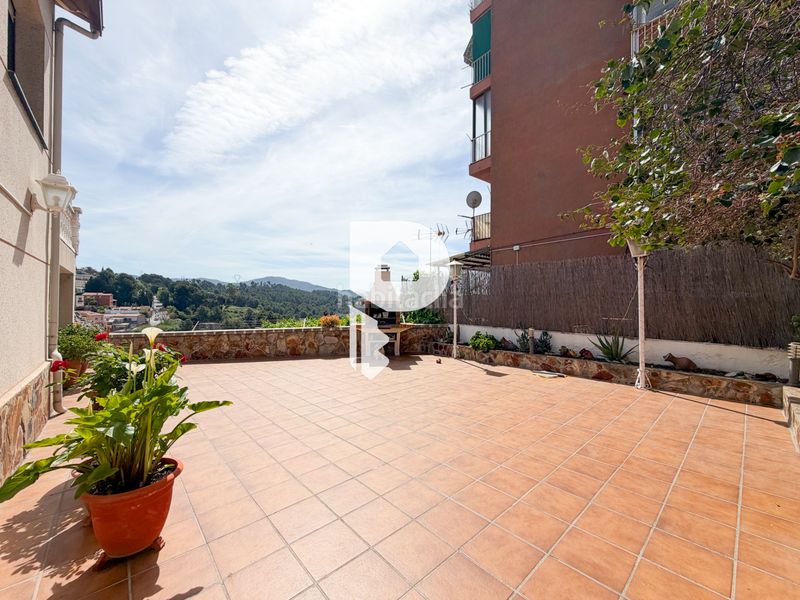 Foto 134b69db-c860-420d-9ba8-ce5fc0859a09. Casa a carrer d'angel guimerà 18 a Papiol (El)