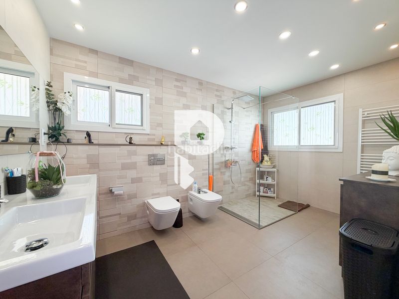 Foto 28053714-221e-4909-bd9b-7acca901d8a5. Casa a carrer d'angel guimerà 18 a Papiol (El)