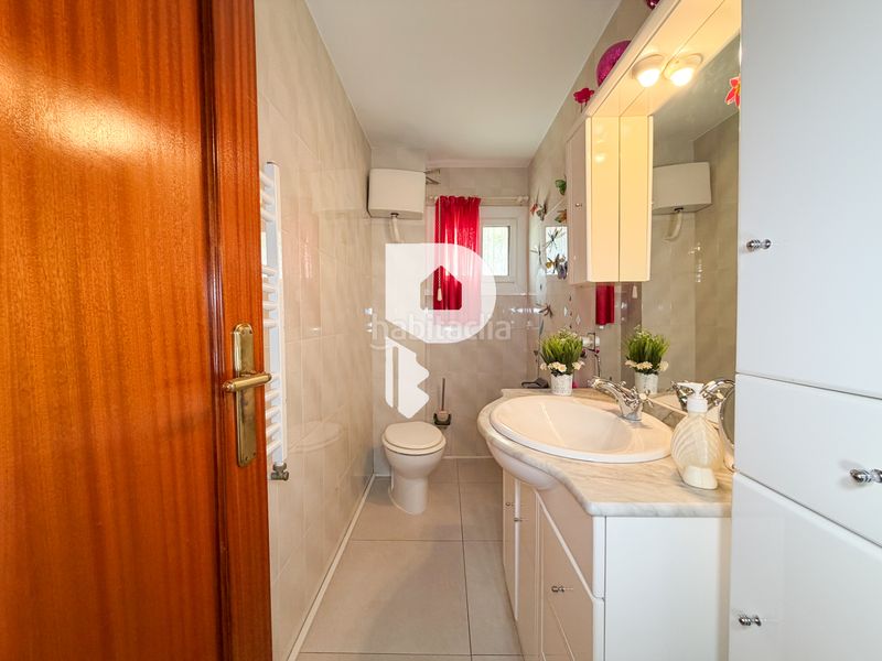 Foto 30f87611-1905-4d56-9376-2d4451b6515c. Casa a carrer d'angel guimerà 18 a Papiol (El)