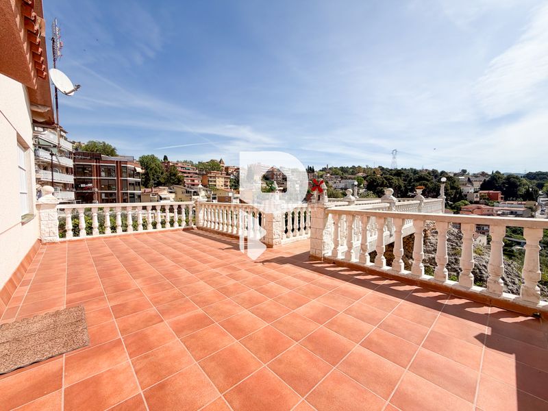 Foto 486f6e55-50a6-4261-b95d-c7fb4e7c93c6. Casa a carrer d'angel guimerà 18 a Papiol (El)