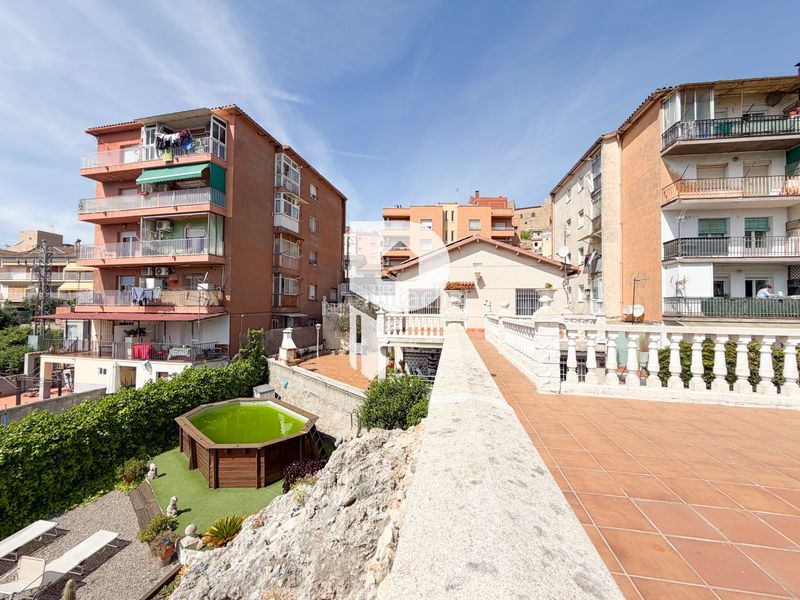 Foto 5621df10-17f7-4921-bbf5-fcf27354fbf2. Casa a carrer d'angel guimerà 18 a Papiol (El)