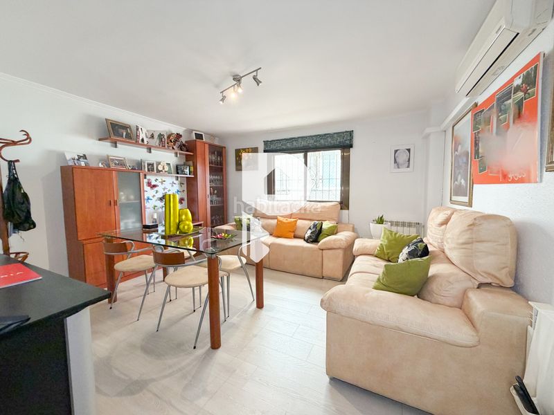 Foto 5f0891d8-c271-44d8-9f2c-b4da852a0be6. Casa a carrer d'angel guimerà 18 a Papiol (El)