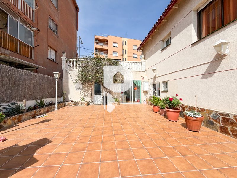 Foto 6b83a29e-bd5e-42ca-9b89-8c001d71f152. Casa a carrer d'angel guimerà 18 a Papiol (El)