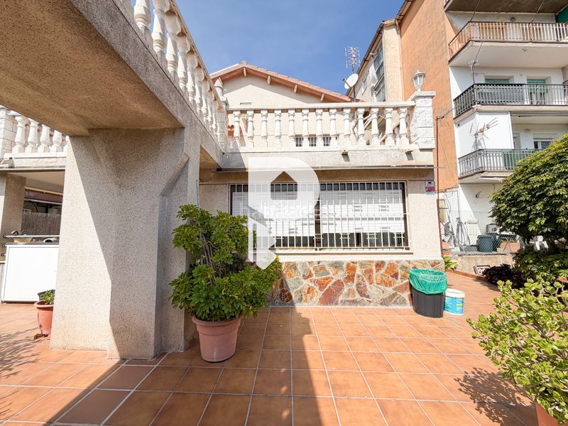 Foto 6eac16e0-b5e9-4043-ae2a-61f0c752cfdf. Casa a carrer d'angel guimerà 18 a Papiol (El)