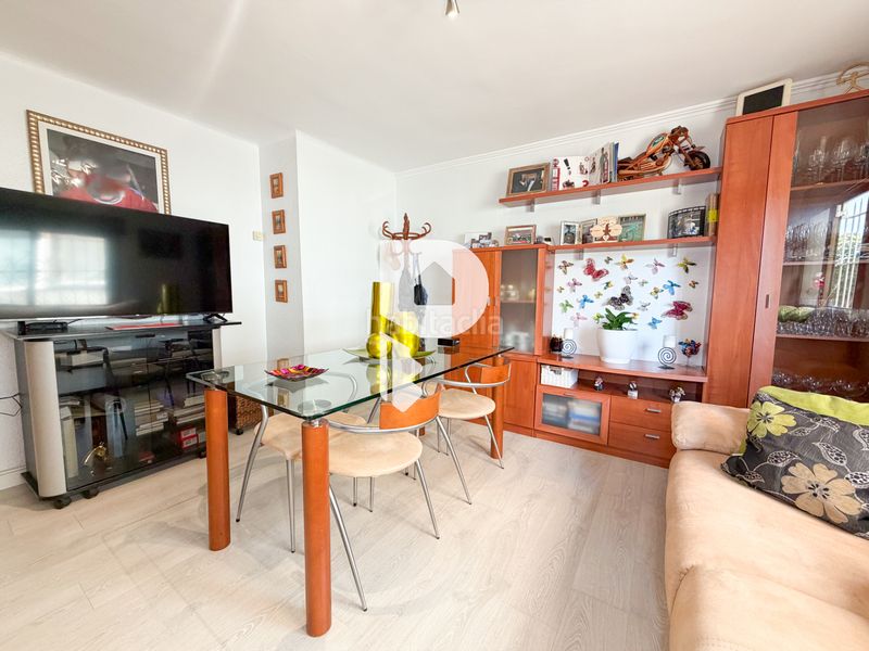 Foto 9c8cd5b3-fdd4-4667-8080-a290c6f40614. Casa a carrer d'angel guimerà 18 a Papiol (El)