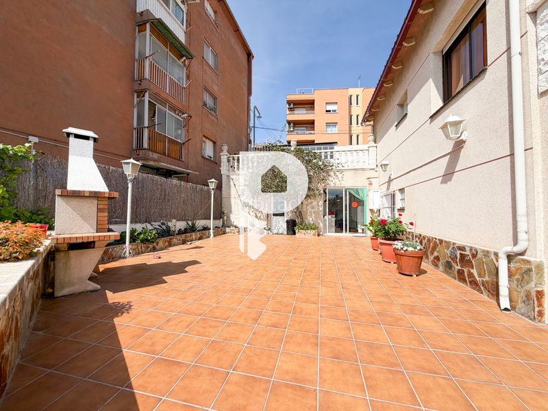 Foto 9ed8cee6-57cf-4317-ab9b-4286f2f745b4. Casa a carrer d'angel guimerà 18 a Papiol (El)