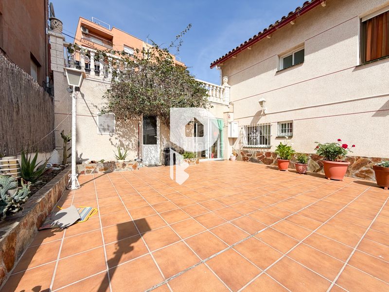 Foto a2ac8037-6f58-4f4e-92b5-6f9a65de31ec. Casa a carrer d'angel guimerà 18 a Papiol (El)