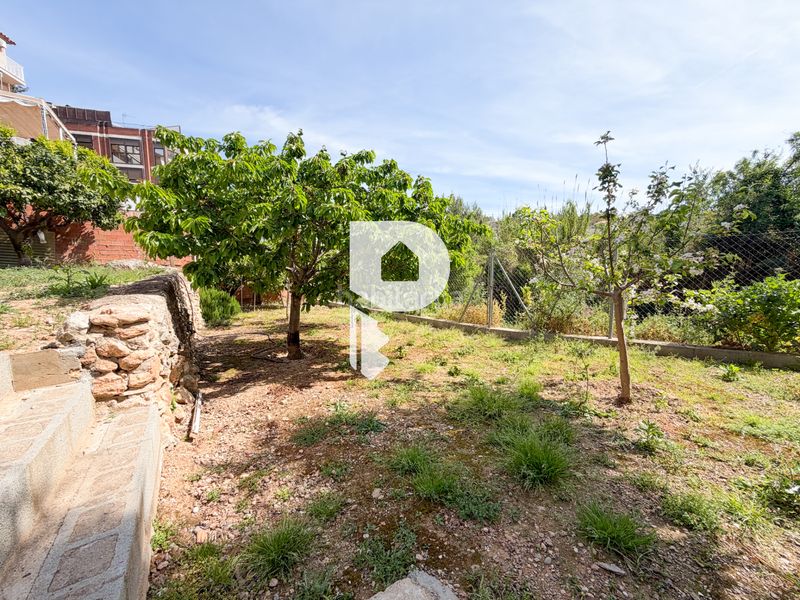 Foto b5981210-6b8e-40d3-956f-32669f9bb783. Casa a carrer d'angel guimerà 18 a Papiol (El)