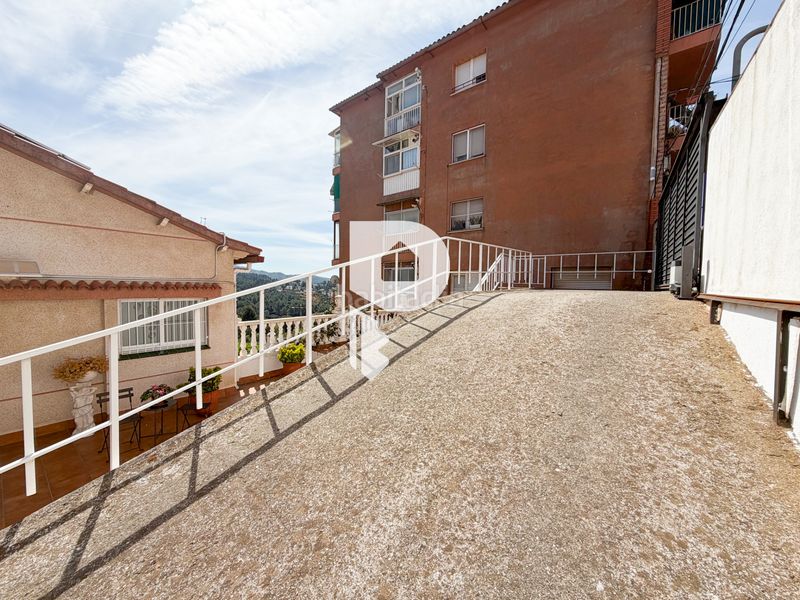 Foto b71006ef-3db2-49dd-83b8-bbeff95182b6. Casa a carrer d'angel guimerà 18 a Papiol (El)