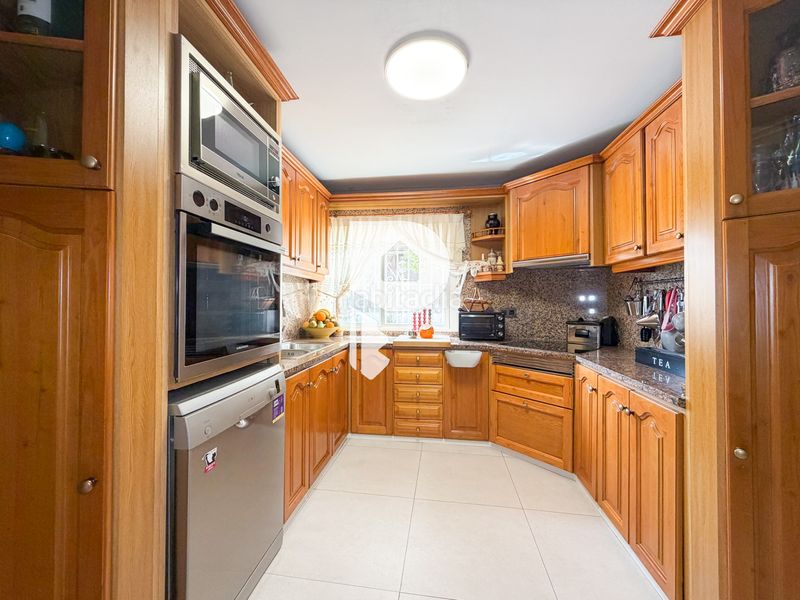 Foto c24664fe-7fcf-4a60-8c12-a3a37e8c36a9. Casa a carrer d'angel guimerà 18 a Papiol (El)