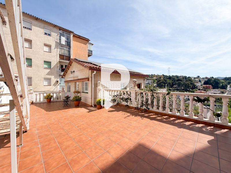 Foto c4924b84-4a9b-465f-913b-983fa7357e1c. Casa a carrer d'angel guimerà 18 a Papiol (El)