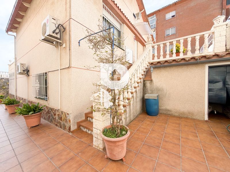 Foto d2fa019d-96f1-4171-a8a0-0e77559efb71. Casa a carrer d'angel guimerà 18 a Papiol (El)