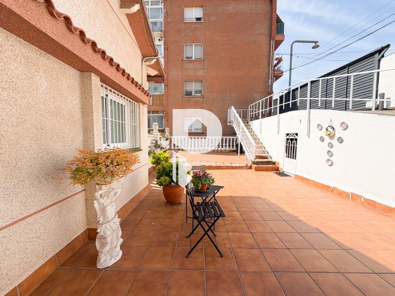 Foto d5b804a3-158c-4fb9-9938-6ca4ef31f1b6. Casa a carrer d'angel guimerà 18 a Papiol (El)