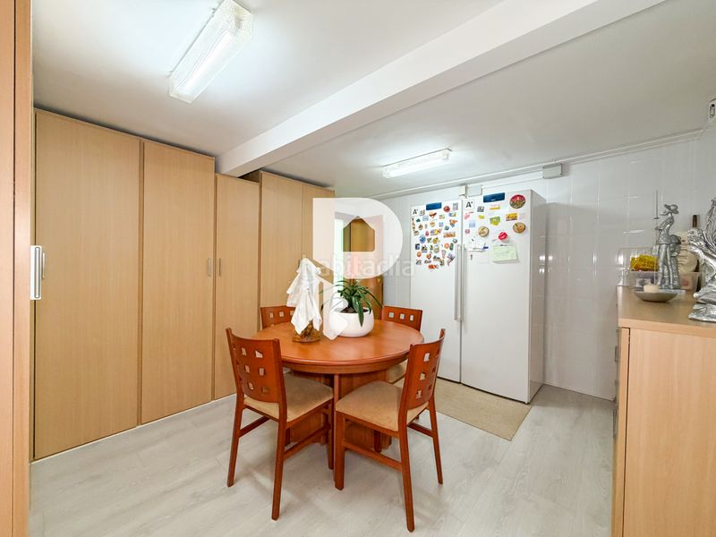 Foto e3dcea0b-b66d-4276-ba0b-cb738e0861bb. Casa a carrer d'angel guimerà 18 a Papiol (El)