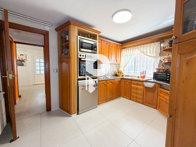 Foto f21763c6-18d7-4a7c-b3f0-e72ac25ec9b8. Casa a carrer d'angel guimerà 18 a Papiol (El)