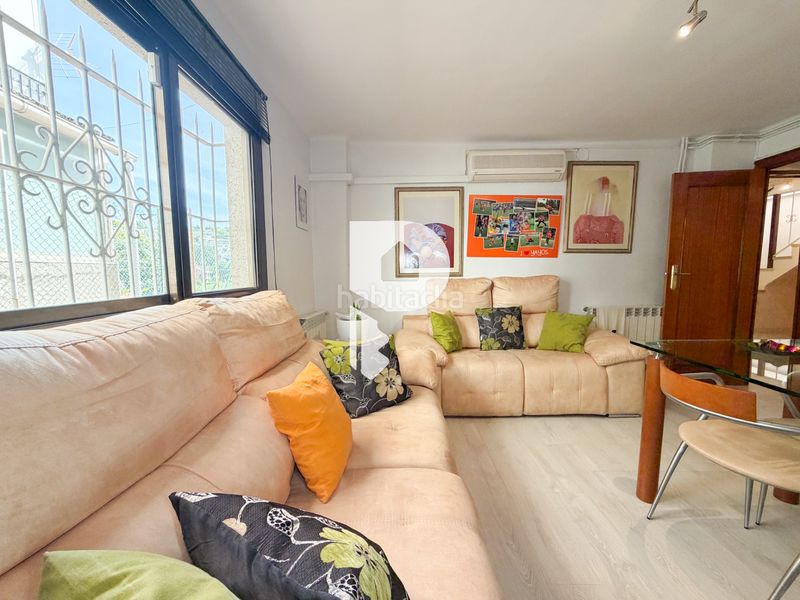 Foto f55fb532-7357-495c-8bf7-10fb61486e3d. Casa a carrer d'angel guimerà 18 a Papiol (El)