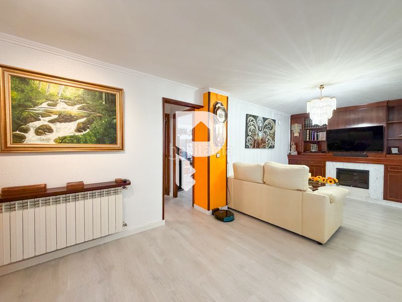 Foto f9bfbaca-89a5-4452-b9e0-f3f8cb62385a. Casa a carrer d'angel guimerà 18 a Papiol (El)