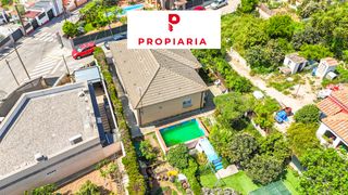 Haus  Carrer cementiri 10. Casa con parcela llana en una sola planta y jard�n