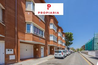 Casa adosada en Sant Vicen� dels Horts. Espectacular casa pareada en can sabat