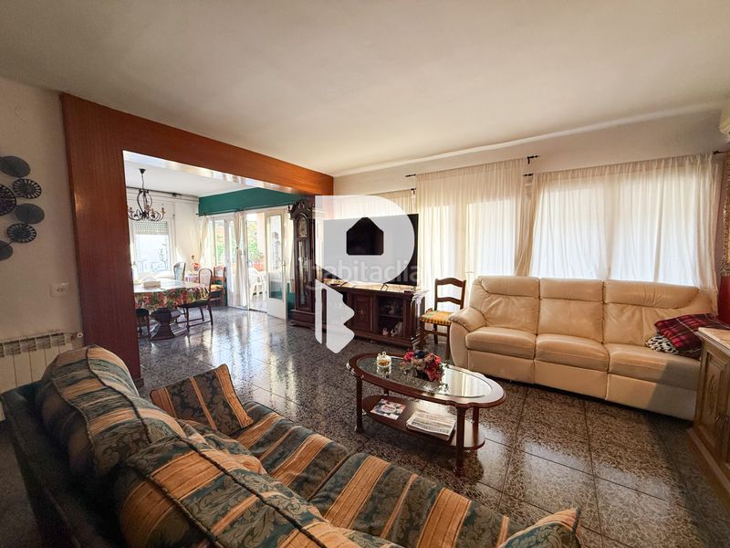 Foto b0319e14-1fe7-406b-835a-2d0143401579. Casa amb xemeneia calefacció aparcament a Sant Vicenç dels Horts