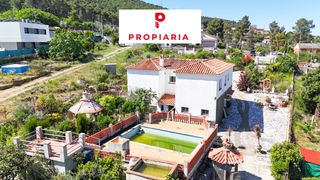 Chalet in Vallirana. Casa en una sola planta con piscina