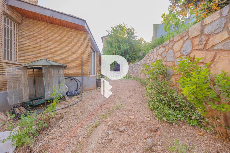 Foto 40204f40-6f53-4f45-85c7-855e4ec0a5be. Casa amb xemeneia calefacció aparcament piscina a Pallejà