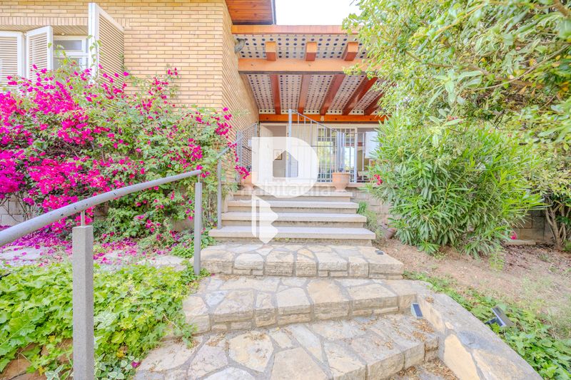 Foto 542dcc27-86d9-40ef-9991-99c979abcfa9. Casa amb xemeneia calefacció aparcament piscina a Pallejà