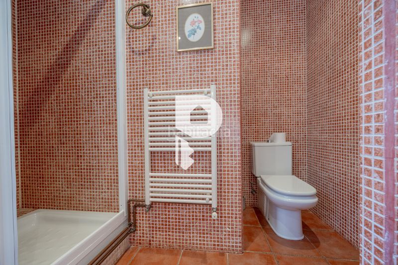 Foto 752ee0e6-850c-49a3-9360-b96c71cce016. Casa amb xemeneia calefacció aparcament piscina a Pallejà