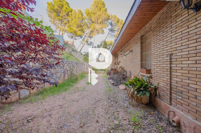 Foto 82c12e32-3694-4b3a-a0c2-87c322f463a2. Casa amb xemeneia calefacció aparcament piscina a Pallejà