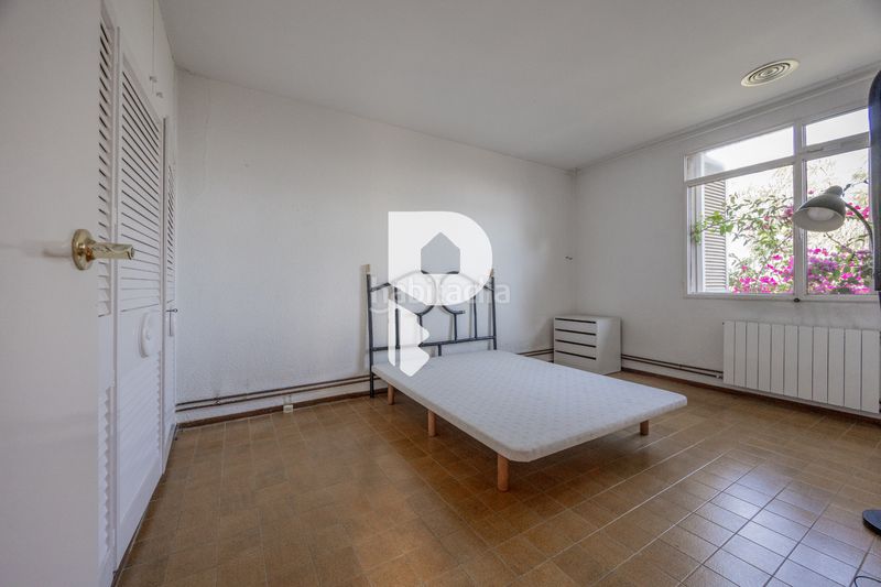 Foto a8833129-19e6-41a6-9e3a-4f84d667968e. Casa amb xemeneia calefacció aparcament piscina a Pallejà
