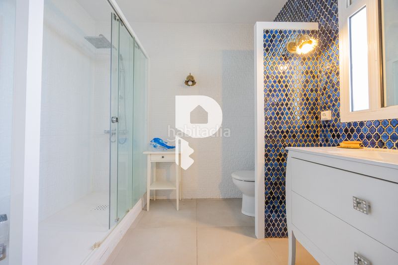 Foto b60d4aeb-4496-4e22-a39a-426ffab9fbb6. Casa amb xemeneia calefacció aparcament piscina a Pallejà