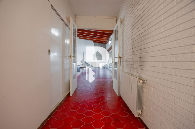 Foto bc3855a0-b910-4595-9748-5d4458284176. Casa amb xemeneia calefacció aparcament piscina a Pallejà