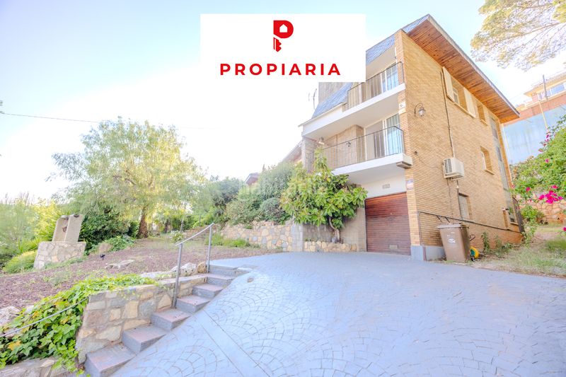 Foto cac32b49-1d51-4b27-a399-90e25555c481. Casa amb xemeneia calefacció aparcament piscina a Pallejà