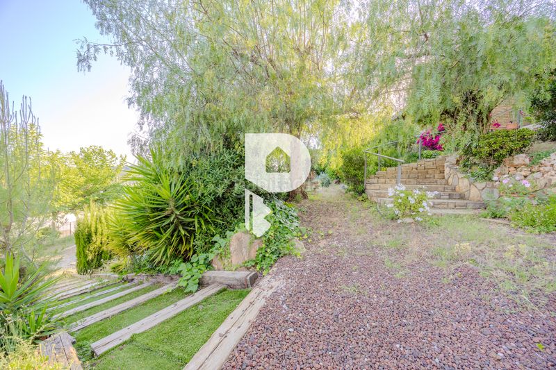 Foto d4263e93-3845-4870-99f7-65356d2f7881. Casa amb xemeneia calefacció aparcament piscina a Pallejà