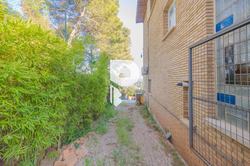 Foto e9b84519-b652-4245-ad91-97c94ed09f6a. Casa amb xemeneia calefacció aparcament piscina a Pallejà