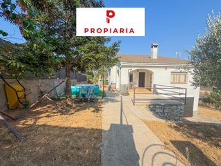 Casa a Vallirana. Casa en una sola planta con parking y terreno