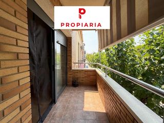 Pis a Sant Vicenç dels Horts. Piso seminuevo exterior con ascensor y balcón